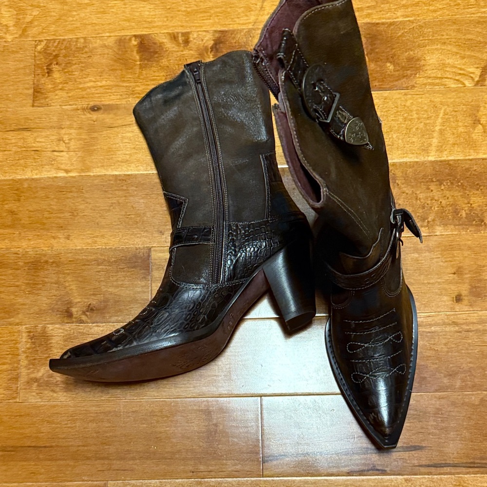 Elegant Brown Heeled Boots